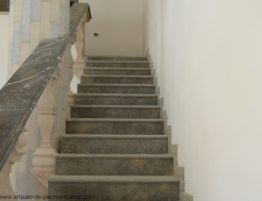 Escalier en pierre grise