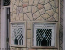 Façade en pierre de Taza à motif avec encadrements de fenêtres