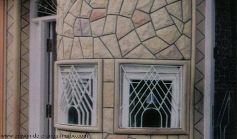 Façade en pierre de Taza à motif avec encadrements de fenêtres