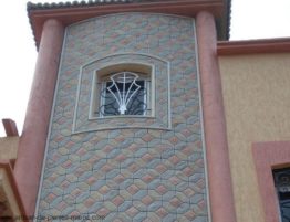 Calepinage de pierre en appareillage à motif géométrique sur façade